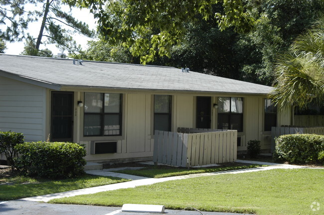 Building Photo - Hidden Pines Apartments