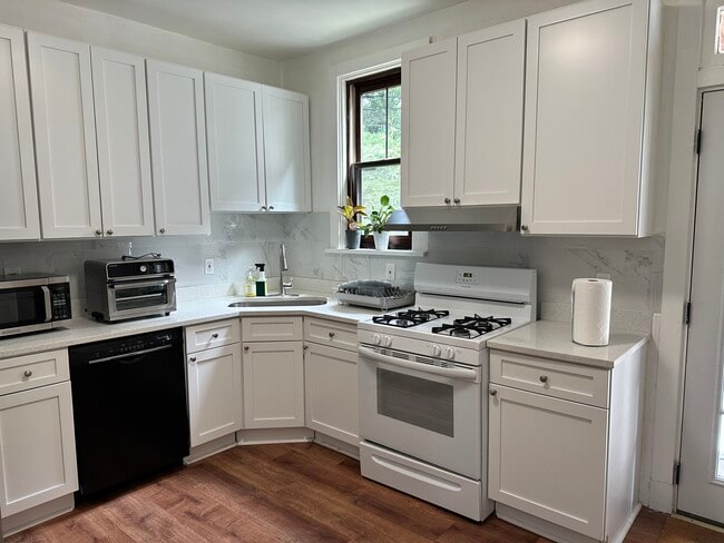 Building Photo - 2019 Wightman St