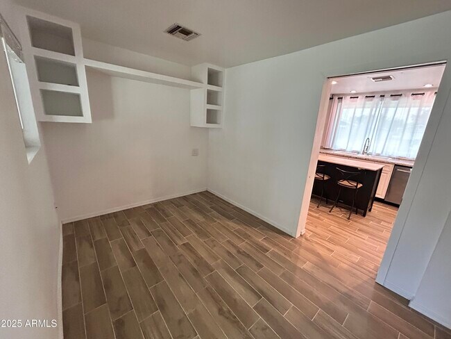 Photo - 1014 E Orange Dr House