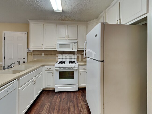 Photo - 1319 Vine Cir