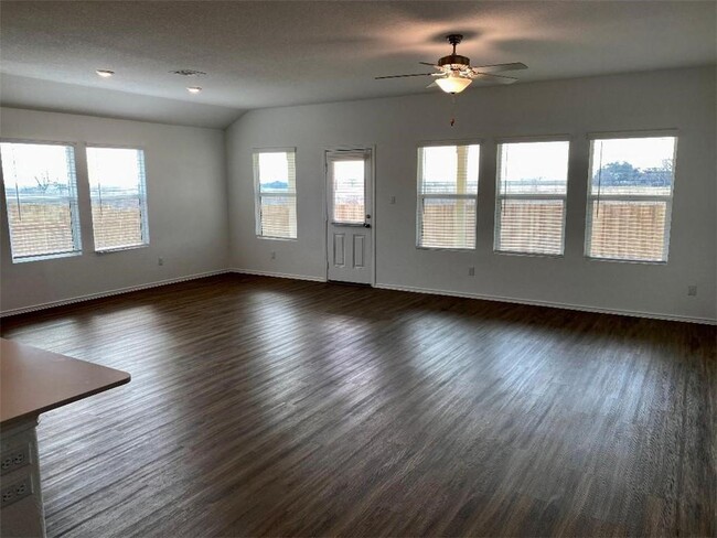 Photo - 215 Chickasaw Ln