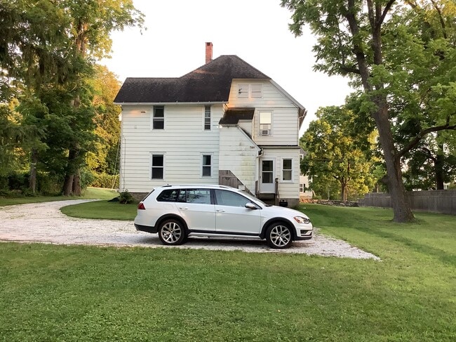 Parking & Back Entry - 18 Hospital Hill Rd Unit Upstairs