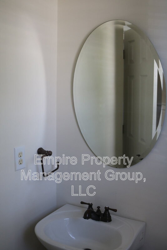 Photo - 552 Abbeyhill Dr