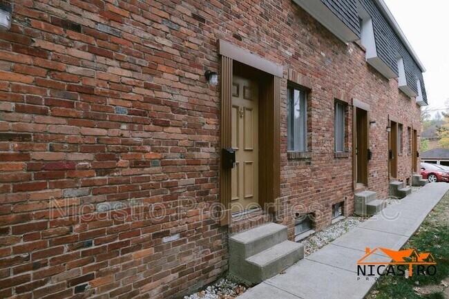 215 E Lane Ave