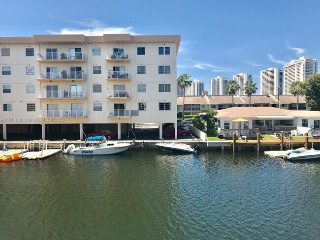 Photo - 3545 NE 167th St Unidad 204