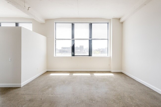 Building Photo - Loft Style One Bed