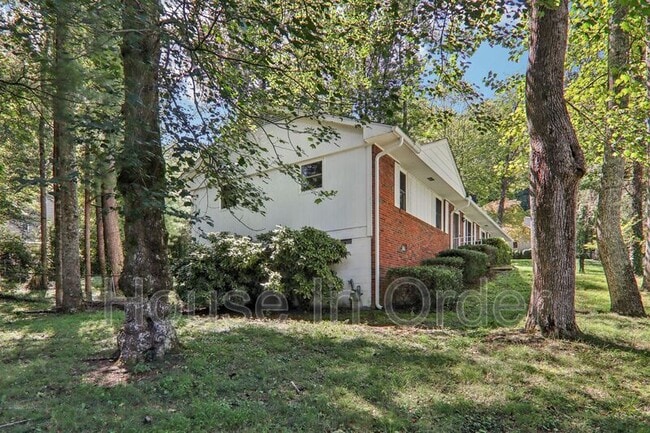 Photo - 325 Comet Dr