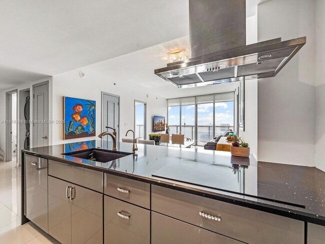 Photo - 495 Brickell Ave Unit 5203