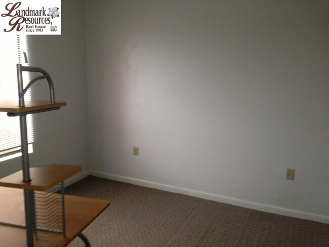 Photo - 1600 Park Cir