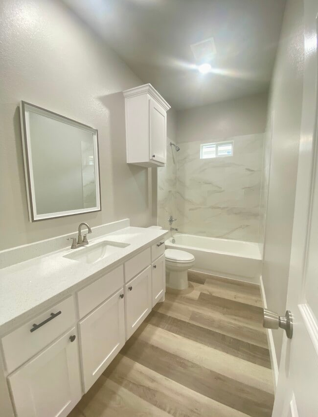 Segundo baño - 2211 Wellington St