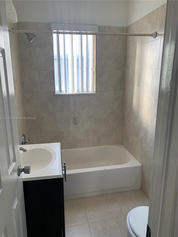 Photo - 2500 NW 24th Ave Unit 1