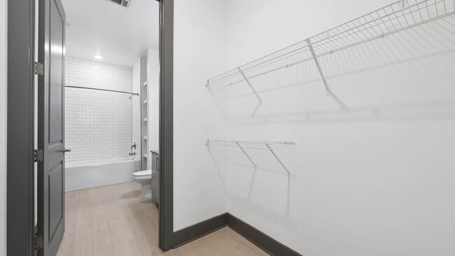 Walk-In Closet - The Baxter