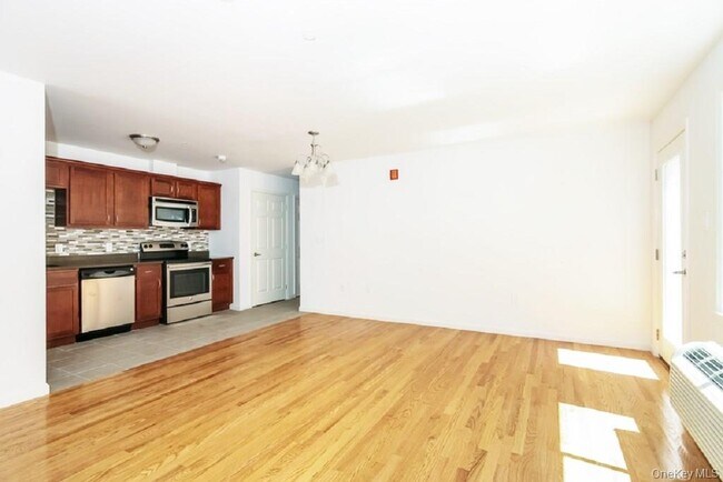 Photo - 160 Chatterton Ave Unit #1B