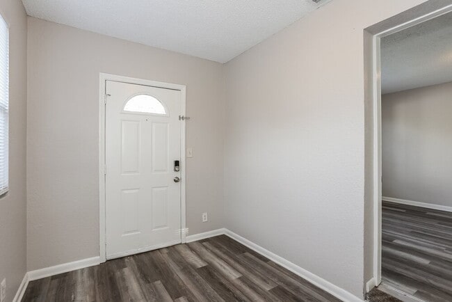 Photo - 5528 Vernon Rd