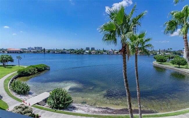 Building Photo - 7902 Sailboat Key Blvd S Unit 402