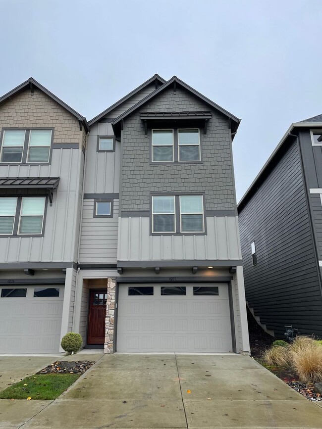 Photo - 1 MONTH FREE OF RENT LUXURY 4 BD TOWNHOME!...