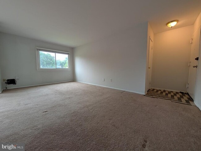 Building Photo - 2903 Charing Cross Rd Unit 7