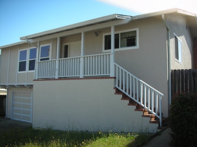 Building Photo - 135 Lake Dr Rental