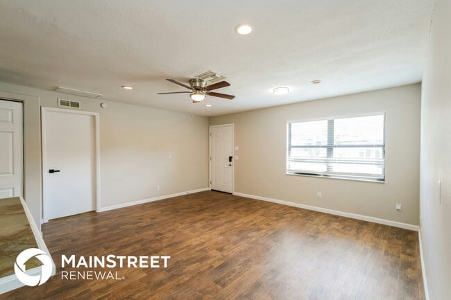 Photo - 9933 Lake Dr