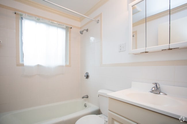 Bathroom - 2BR, 1BA