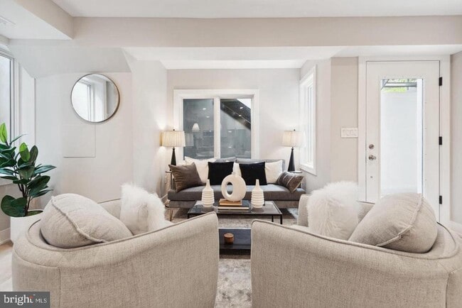 Building Photo - 5305 Connecticut Ave NW Unit 2