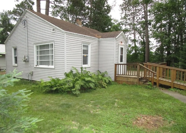 Building Photo - 2 Bedroom Home on the River