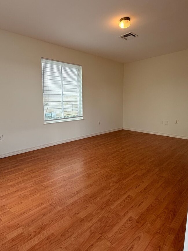 Photo - Large 2/3BD AND 2 FULL BATHS