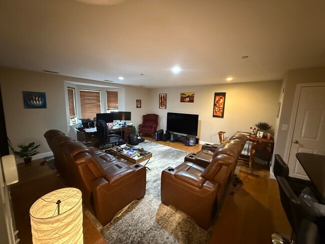 Building Photo - 120 Wyllis Ave Unit Britney Place