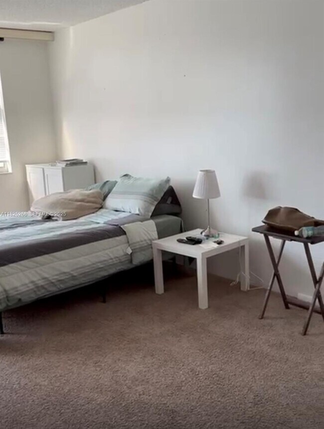 Photo - 251-174 174th St Unidad 1210