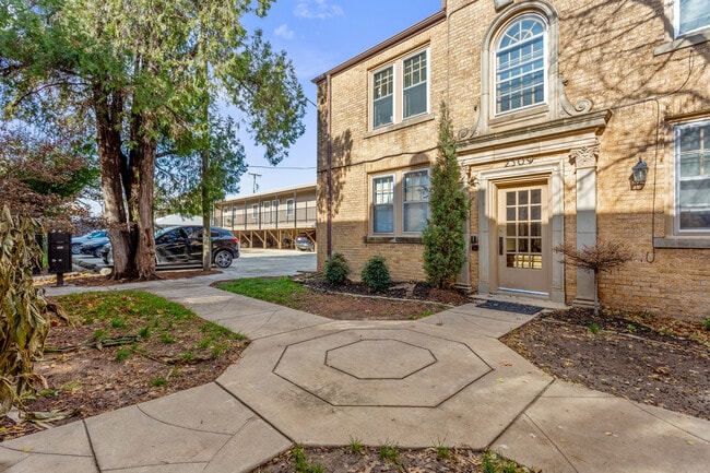 Windsor Court Apartments