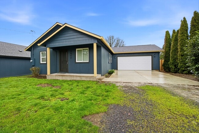 Building Photo - Newly Renovated 2 Bedroom Home