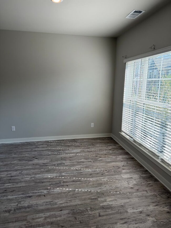 Photo - 2021 Hardwick Ln