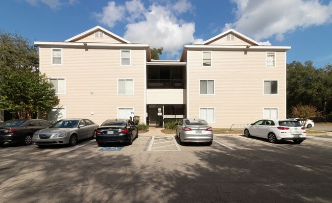 Building Photo - ROOM FOR RENT Charming 1/1 in University T... Rental