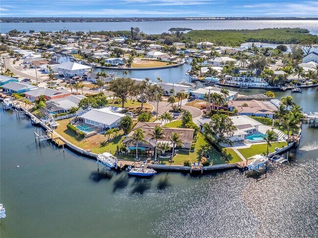 Photo - 10432 Sandpiper Rd W