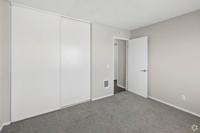 2BR, 2BA - 886SF - Second Bedroom