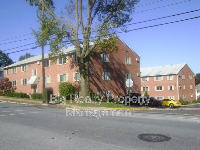 Building Photo - 120 N Penn St Unit C-2