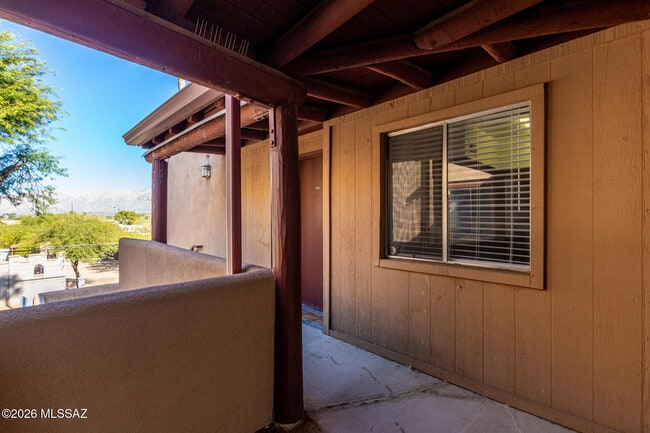 Building Photo - 1810 E Blacklidge Dr Unit 123
