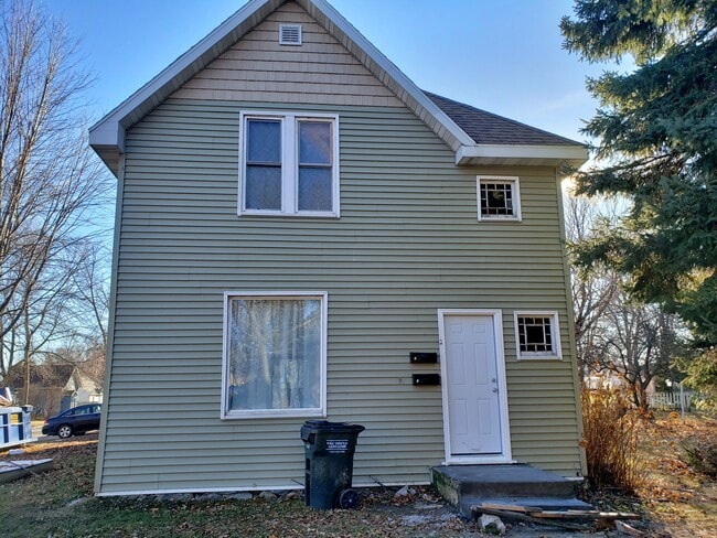 320 Augusta Ave