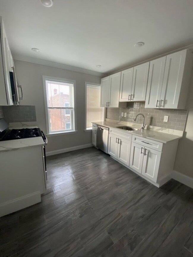Renovated 4 bedroom unit with easy access! - Renovated 4 bedroom unit with easy access! Condo