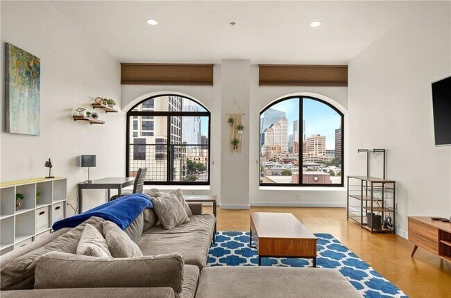 Photo - 507 Sabine St Unit 705