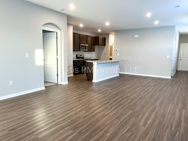 Photo - 521 Rochdale Run