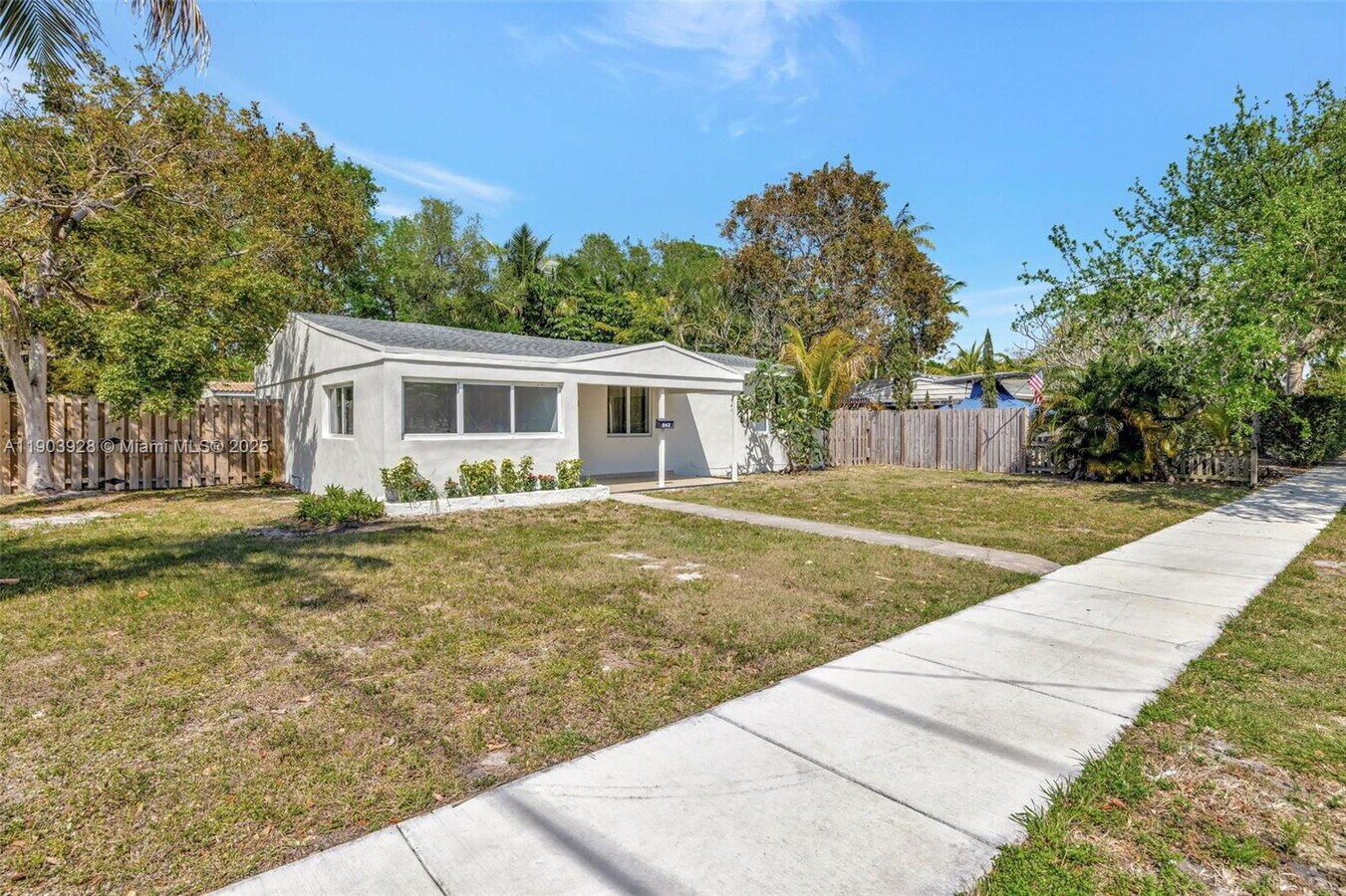 Photo - 843 SW 20th St