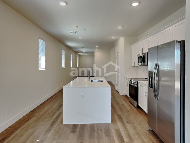 Photo - 522 Silverbell Falls Pl