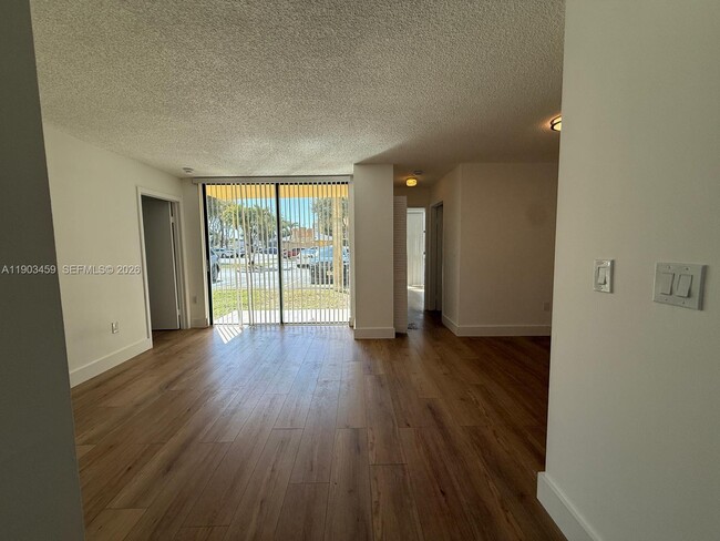 Photo - 11790 SW 18th St Unidad 107-3