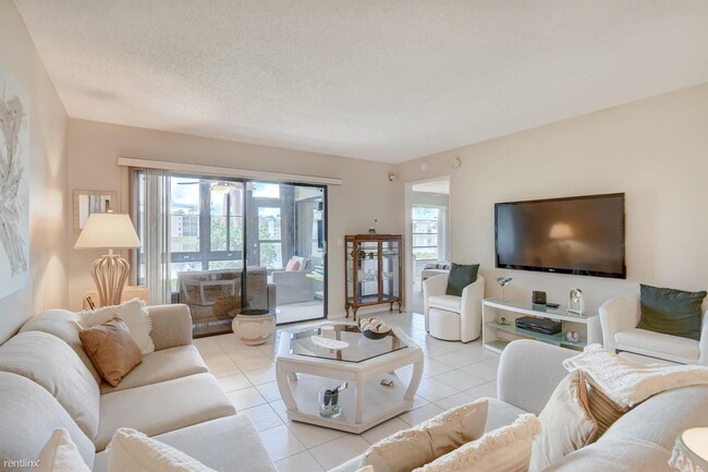 2 br, 2 bath Condo - 6093 Pointe Regal Cir... - 2 br, 2 bath Condo - 6093 Pointe Regal Cir... Unidad Apt 105