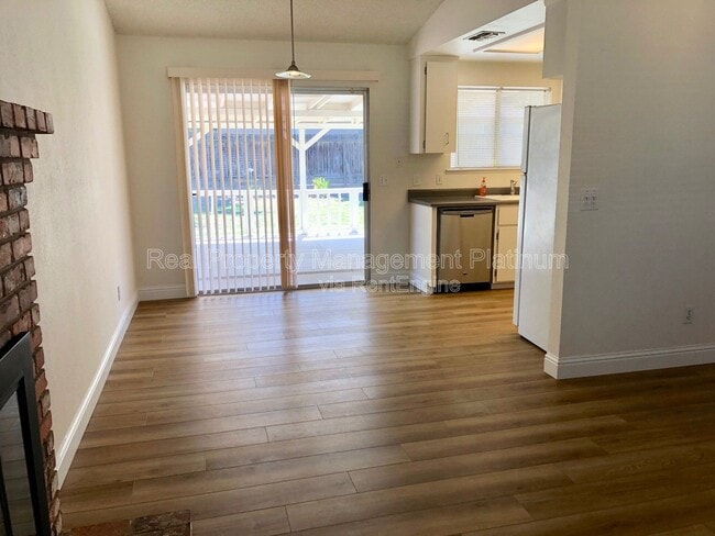 Photo - 2967 Terry Ave