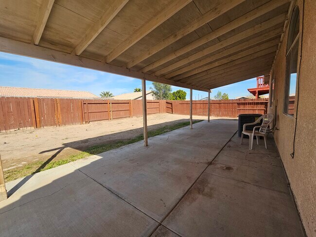 Photo - 655 Silverwood St