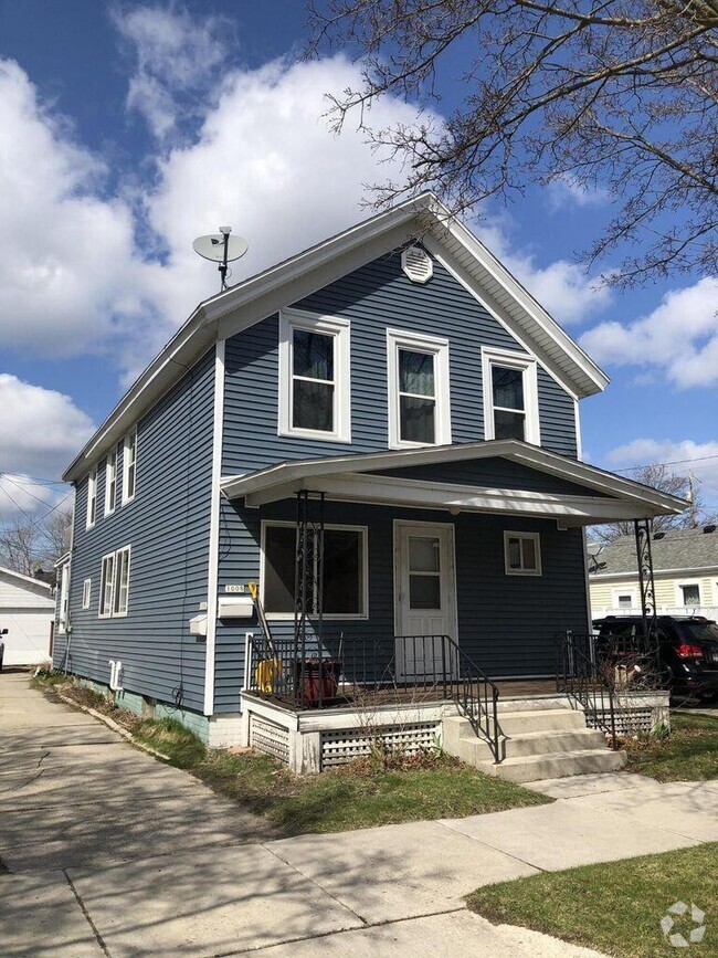 Building Photo - 1008 Superior Ave Rental