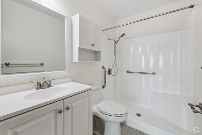 1BR, 1BA - 615SF - Bathroom