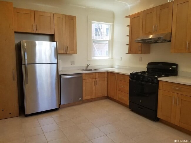 Photo - 1662 Chestnut St